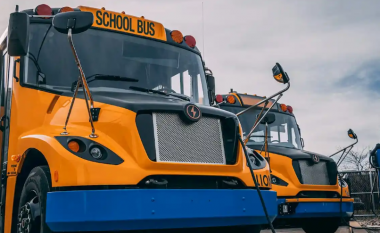 SHBA me fond gati 1 miliard euro për autobusët elektrikë të shkollave