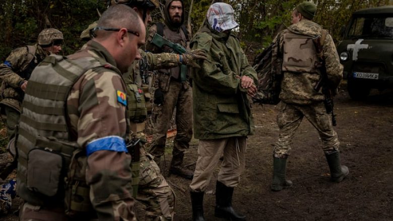 Autoritetet ukrainase thonë se kanë rrethuar 5500 ushtarë rusë në Lyman