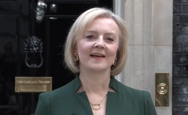 “Ishte nder të isha kryeministre e këtij vendi”, tha Truss në fjalimin e saj të fundit në Downing Street