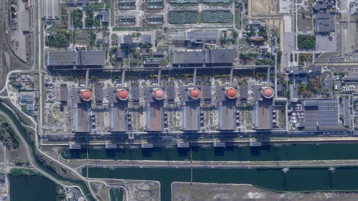 The city where the Zaporizhia nuclear power plant is located is shelled ...