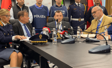 Goditet grupi kriminal i Call Center në Tiranë, mashtronin italianët