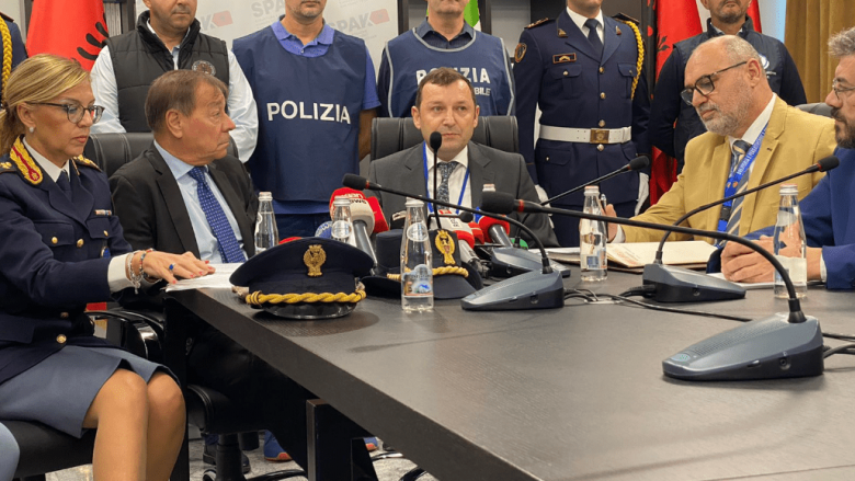 Goditet grupi kriminal i Call Center në Tiranë, mashtronin italianët