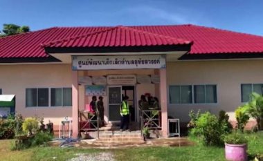 Të paktën 31 të vdekur nga të shtënat masive në një qendër ditore për fëmijë në Tajlandë, prapa sulmit besohet se qëndron një ish-oficer policie