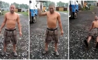 Deshi të tregojë metodat nga “trajnimi i fshehtë”, ushtari rus e godet veten me shishe të birrë në kokë – rrëzohet në tokë pavetëdije