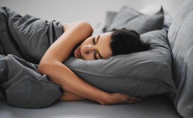 Sa shpesh duhet t’i lani çarçafët për gjumë të shëndetshëm