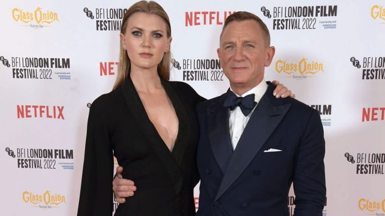 Vajza e Daniel Craig u shfaq me të atin në publik, fansat të mahnitur me bukurinë e saj
