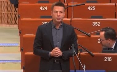 Deputeti ukrainas flet shqip në Asamblenë e KiE-së, kërkon që të njihet pavarësia e Kosovës