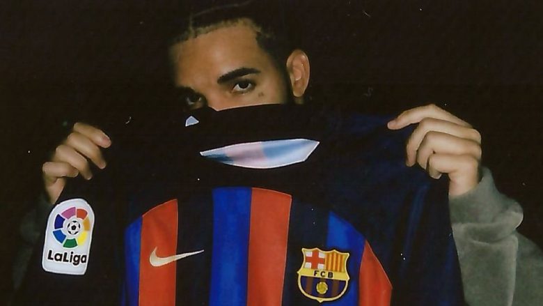 Drake beson në fitoren e Barcelonës dhe Arsenalit – pritet te shihet nëse do të godasë “mallkimi” i tij