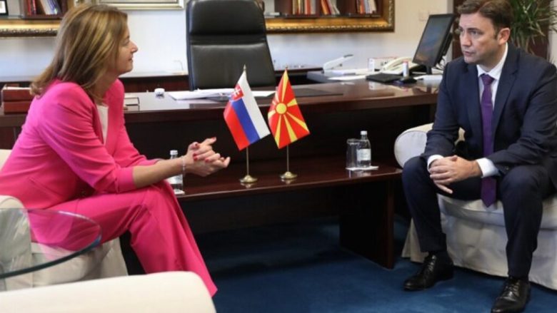 MPJ Maqedoni bëri skandal diplomatik, ministren sllovene e priti me flamurin e Sllovakisë
