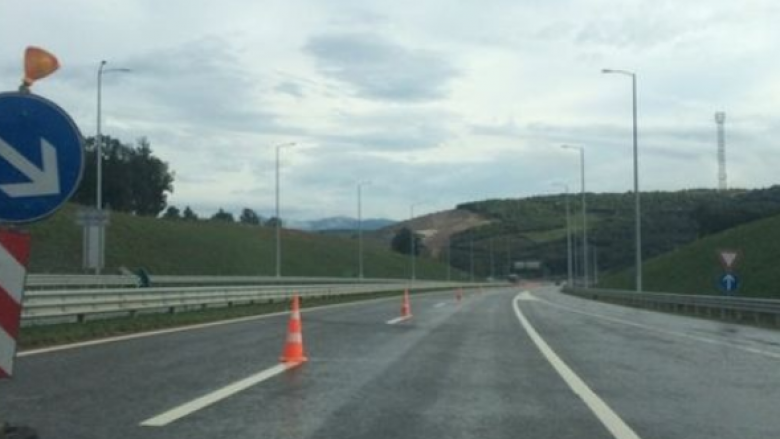 Rrjedha e naftës në rrugën Pejë-Klinë, policia jep detaje
