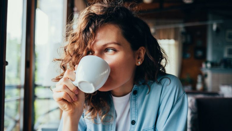 Pesë efektet anësore të pakëndshme nga pirja e tepruar e kafesë
