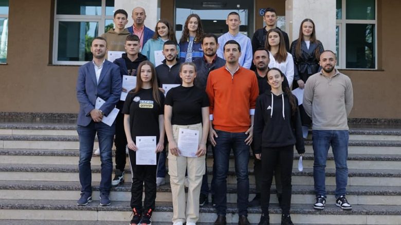 Komuna e Prishtinës ndan 20 bursa nga 1000 euro për shpresat e sportit në kryeqytet