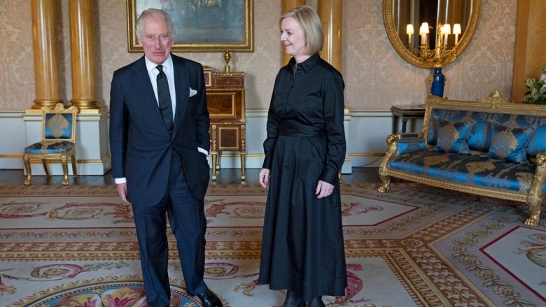 Liz Truss është kryeministrja e parë që dha dorëheqje te Mbreti Charles III – pasi u emërua nga nëna e tij