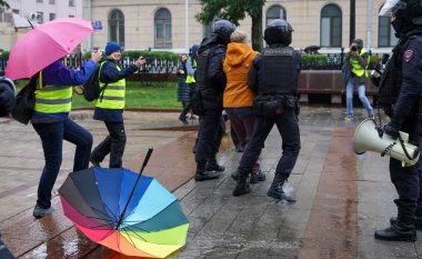 Aktivistët rusë arrestohen gjatë protestës kundër mobilizimit të rezervistëve në Rusi