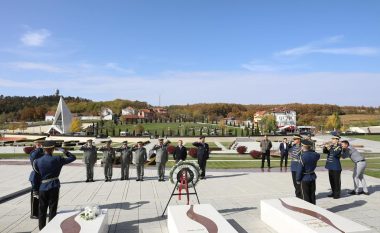 Mehaj dhe shefi i Forcave të Armatosura të Shqipërisë në Prekaz: Lavdia e Jasharajve është vlera jonë unike e përbashkët kombëtare