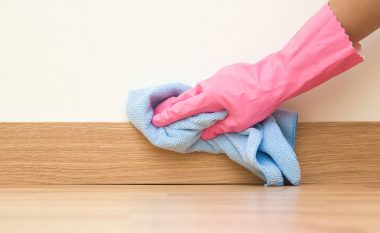 Metoda për pastrimin e mureve të shtëpisë