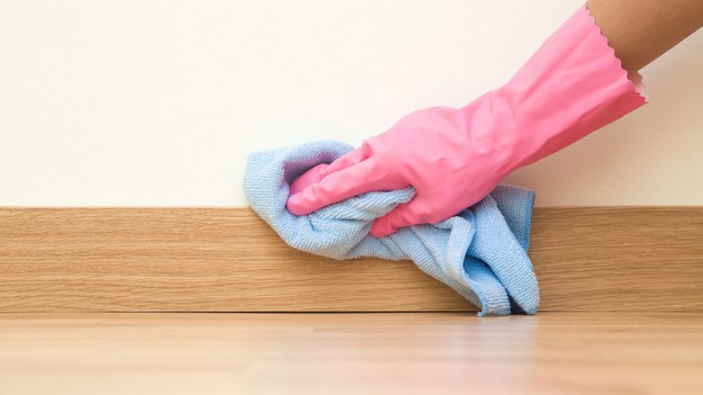 Metoda për pastrimin e mureve të shtëpisë