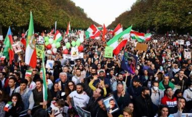 Rreth 80,000 iranianë dhe mbështetësit e tyre kanë marshuar në Berlin, në solidaritet me protestat e vazhdueshme në Iran