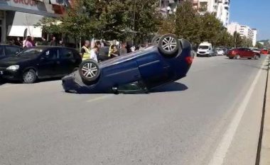 Përmbyset automjeti në Vlorë, shpëton për mrekulli shoferja