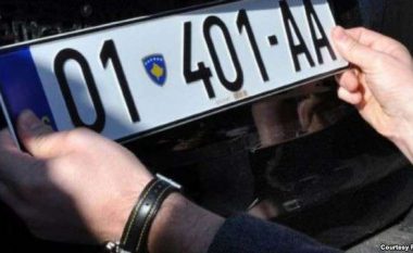 Sveçla, qytetarëve serbë të Kosovës: Regjistroni automjetet në targa RKS, pas 31 tetorit s’ka qarkullim me targa ilegale