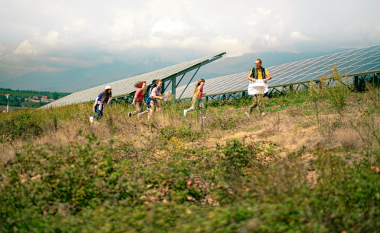 Fëmijët nuk bien në ‘grackën’ e mësuesit – habisin me njohuritë e tyre për energjinë solare