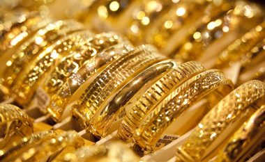Policia kontrollon disa biznese të argjendarisë në Prizren, konfiskon sasi ari dhe argjendi