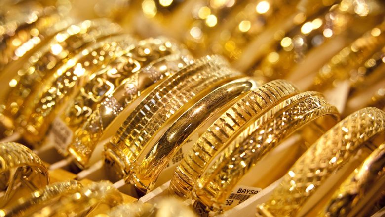 Policia kontrollon disa biznese të argjendarisë në Prizren, konfiskon sasi ari dhe argjendi