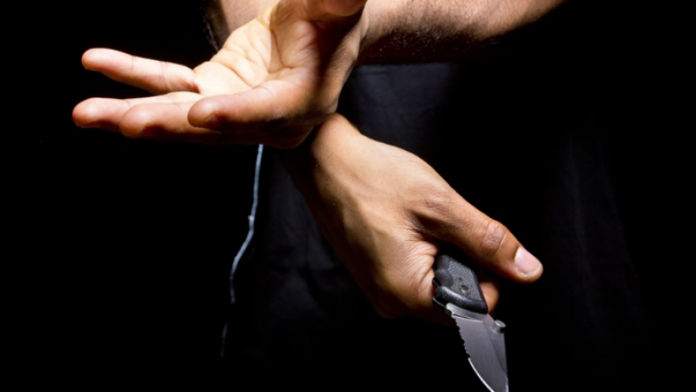 Pasi e largoi nga puna, punëtori në Prishtinë rrihet fizikisht me shefin – përdor edhe thikën