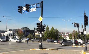 Çrregullohet komunikacioni në kryeqytet, nuk punojnë semaforët