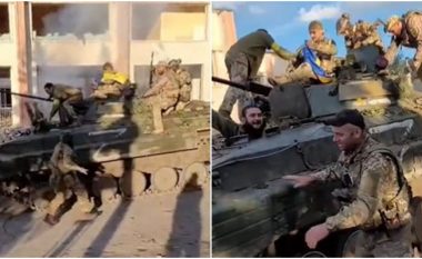 Ushtarët ukrainas kapin një tank rus në gjendje të rregullt - festojnë sikur të kishin fituar ndonjë trofe