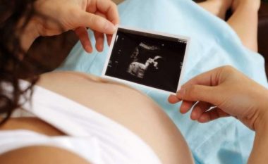 Keni mbetur shtatzënë dhe prisni të lindni binjakë, por befas njëri binjak dështon: Çfarë ka ndodhur në të vërtetë