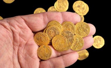Në një mur në Izrael gjenden monedha ari të fshehura në shekullin e 7-të