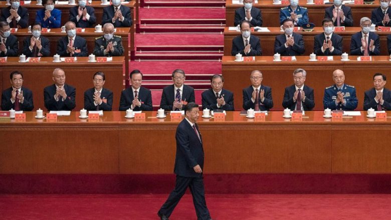 Xi i Kinës fiton mandatin e tretë, mbush ekipin drejtues me besnikë të tij