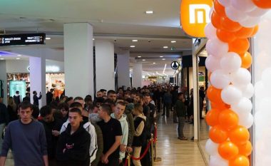 Rekord në Kosovë, fituesi i telefonit për 1 cent priti 28 orë para hapjes së Xiaomi Store në Prishtinë