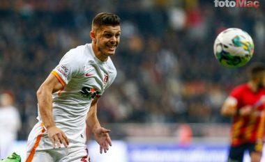 Bisedimet mes klubeve po vazhdojnë, agjenti i lojtarit konfirmon dëshirën e Rashicës: Është shumë i lumtur në Stamboll