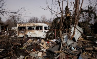 Pas çlirimit të Khersonit, ukrainasit futen në bazën ajrore që e kishin përdorur rusët – nuk ka objekt që nuk është shkatërruar