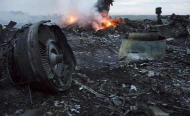 Gjykata holandeze lë fajtor tre rusët për rrëzimin e aeroplanit të Malasyia Airlines, ku humbën jetën 298 pasagjerë