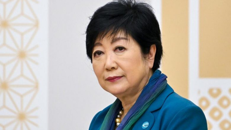 Kryetarja e Tokios: Veshja e xhemperëve do të zvogëlojë faturën e energjisë dhe ngrohjes – kanë efekt të mirë termik