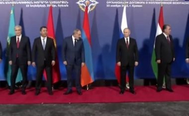 Askush nuk dëshiron të fotografohet me Putinin, kryeministri armen “largohet” nga presidenti rus