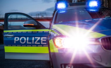 Nëna, gjysha e gjyshi e mbyllën 8-vjeçaren – e mbajtën në dhomë për 7 vite – fqinjët raportuan gjithçka te policia gjermane