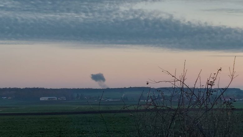 Pas raportimeve për rënien e bombave ruse në territorin e Polonisë, publikohet fotografia që shfaq tymin e zi duke u ngritur në qiell