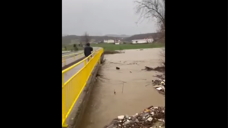 Situatë e rënduar me vërshime edhe në Gjakovë, disa fshatra mbesin pa ujë të pijes