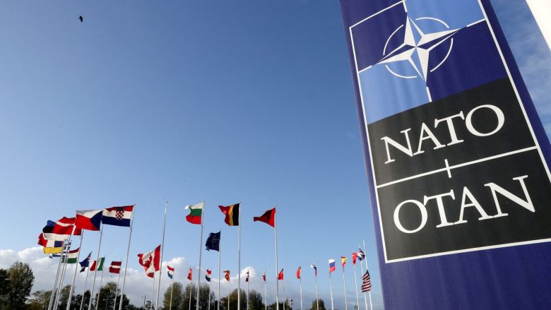 Sa është afër NATO të bëhet palë në luftën mes Ukrainës dhe Rusisë?