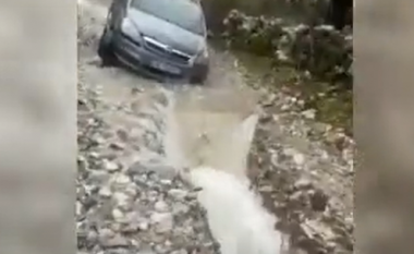 Reshjet e shiut dëmtojnë rrugë dhe nxjerrin nga shtrati lumenjtë në Shkodër, 15 turistë bllokohen në Theth