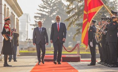 Rama pritet me nderime të larta në Shkup, zbulohen marrëveshjet që do të nënshkruhen në mes Shqipërisë dhe RMV-së