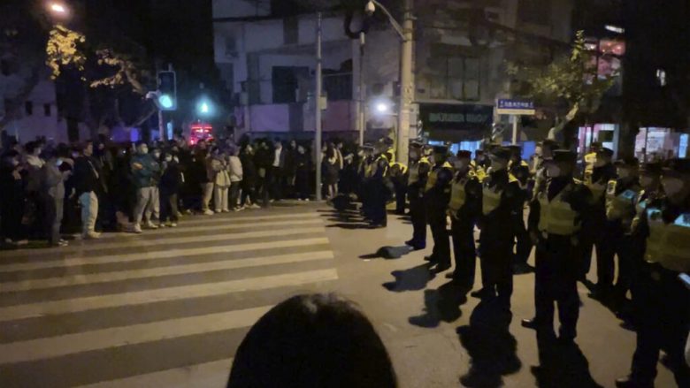 Autoritetet kineze “urdhërojnë” shtypjen e protestave masive – qytetarët kundër kufizimeve shkaku i COVID-19