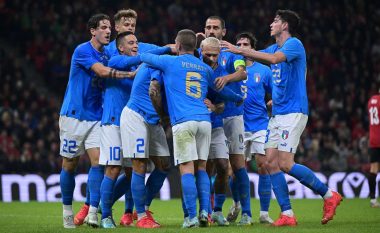 Tre gola në pjesën e parë në ndeshjen Shqipëri – Itali, golit të Ismjalit iu përgjigjën italianët me dy të tjerë