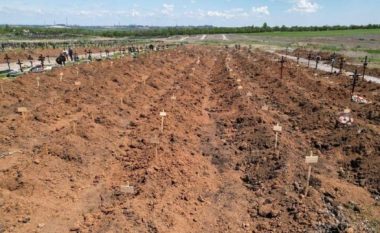 Imazhet satelitore tregojnë mbi 1.500 varre të reja në afërsi të Mariupolit të pushtuar