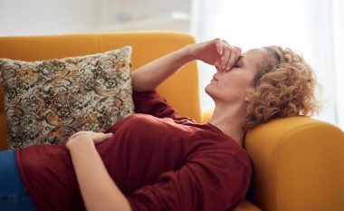 Tri simptoma kanceri që mund të shfaqen në mëngjes: I ndieni sapo të zgjoheni dhe nuk është e lehtë t’i injoroni