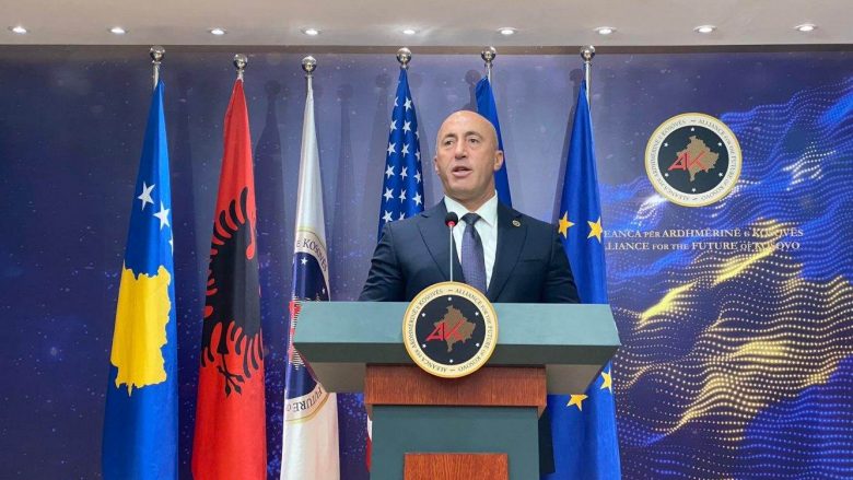 Haradinaj i kërkon Kurtit pezullimin e vendimit për targa: Ikja nga Amerika është shkuarje në Moskë